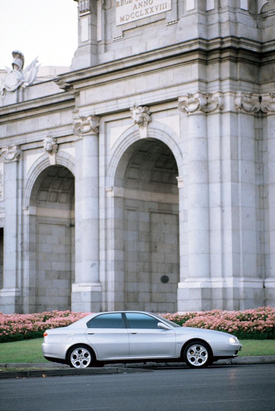  Alfa Romeo 166 (936) 1998 года  (фото 28 из 73)